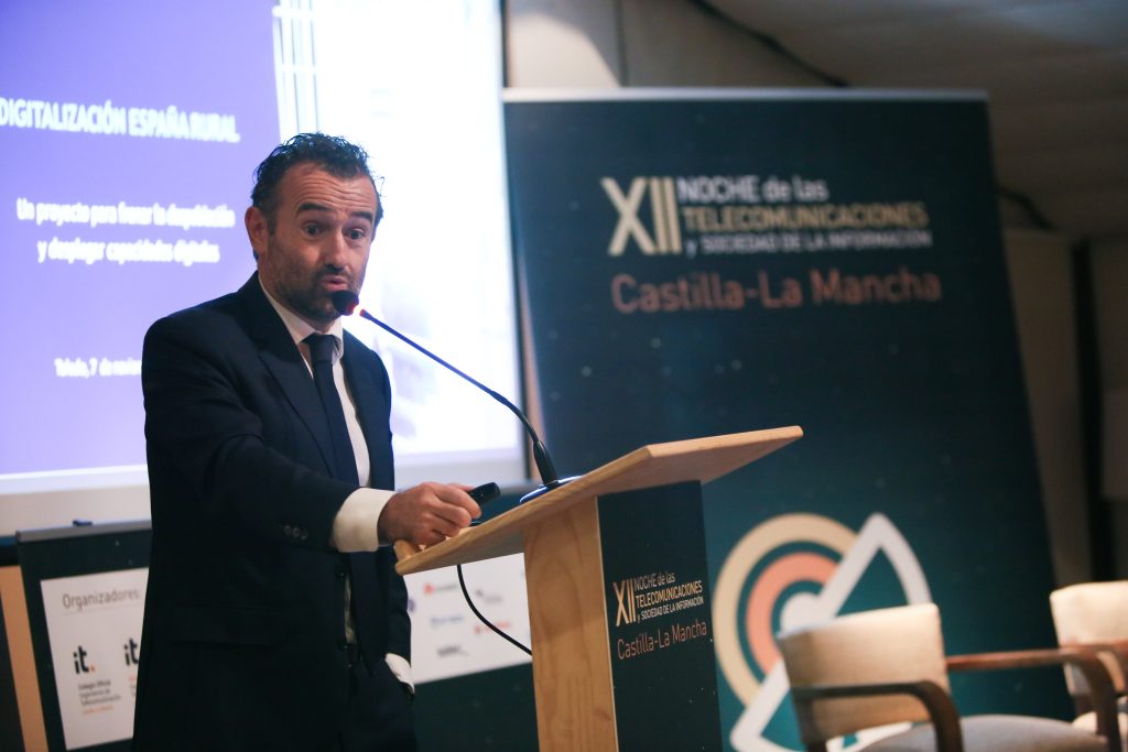 Miguel Sanche Galindo durante su exposición en la noche de las telecomunicaciones de castilla-la mancha